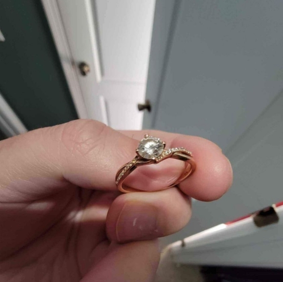 Wedding ring - Picture 1 of 8